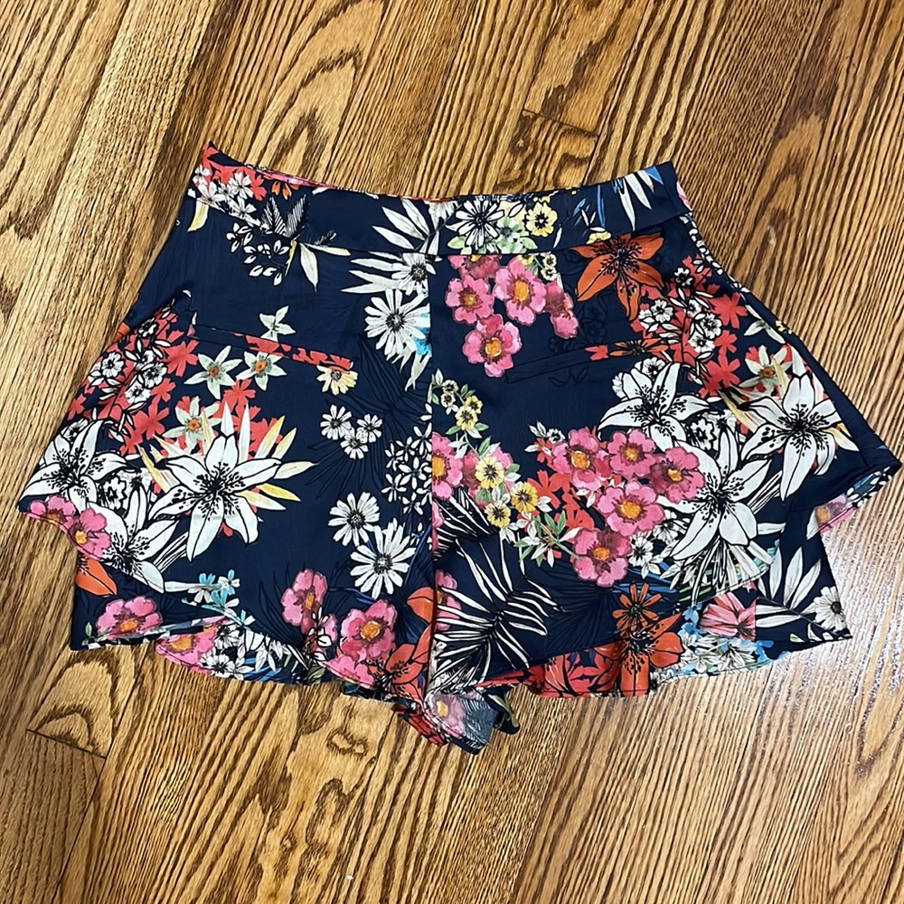 Zara Floral Ruffle Shorts - Picture 2 of 2